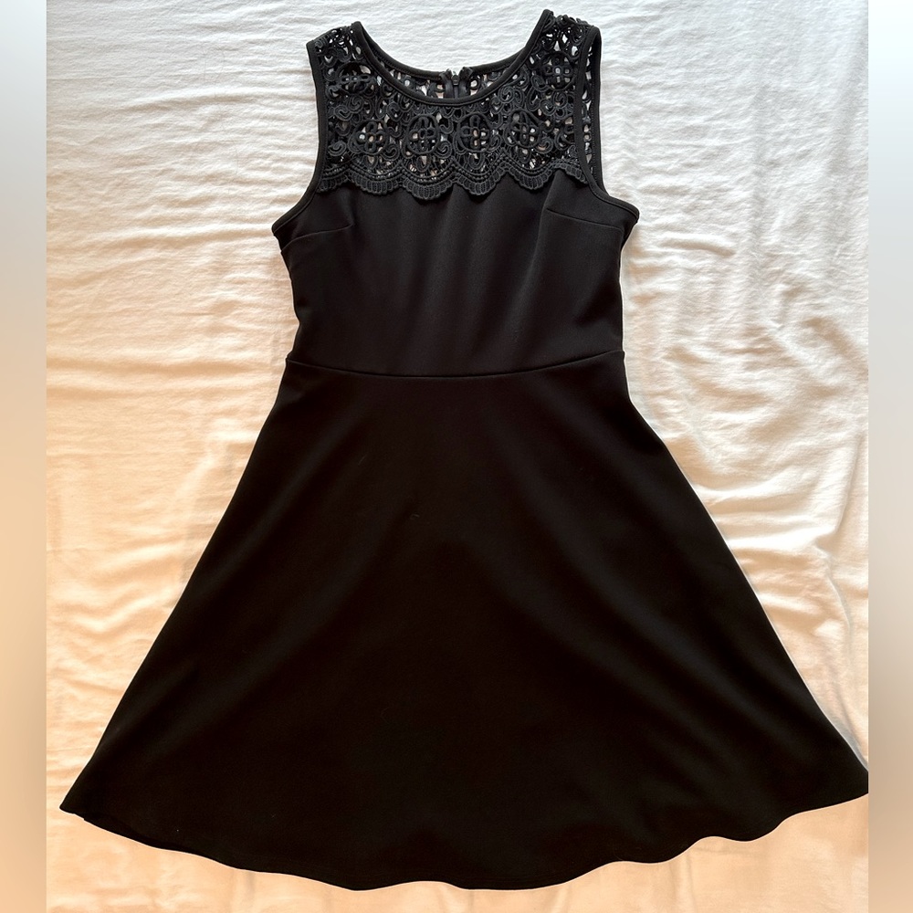 LULU’S MINI BLACK DRESS